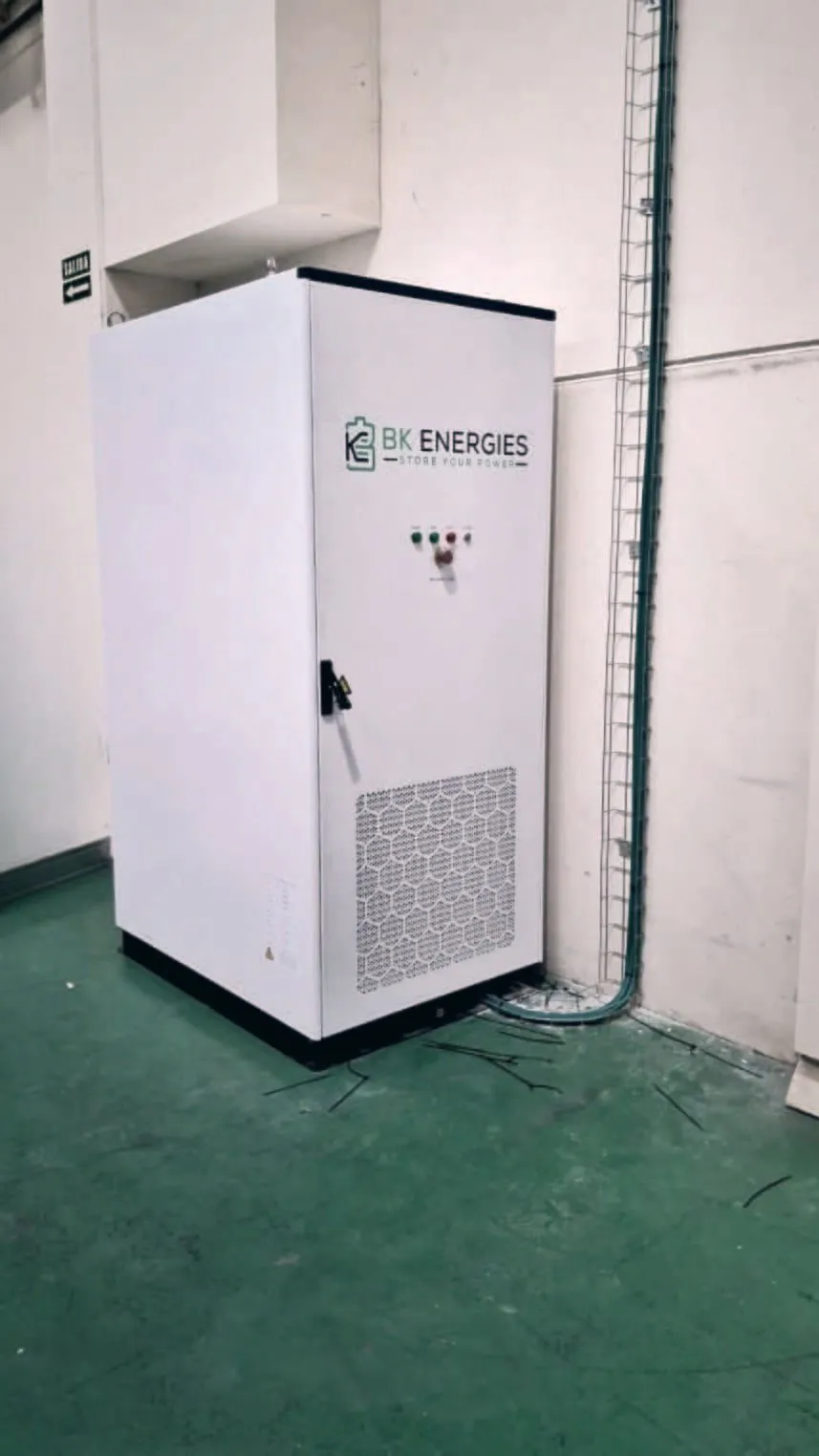 Urządzenie All-in-One BK Energies 215 kWh zainstalowane w hali w Kraju Basków